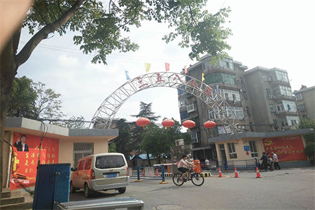 龙都东苑3室2厅2卫128㎡带车库28